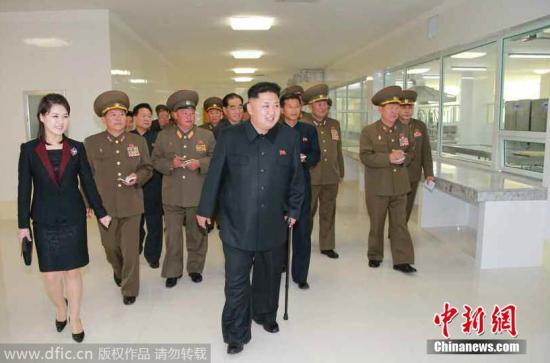 金正恩视察平壤一纺织厂 亲笔题写厂名