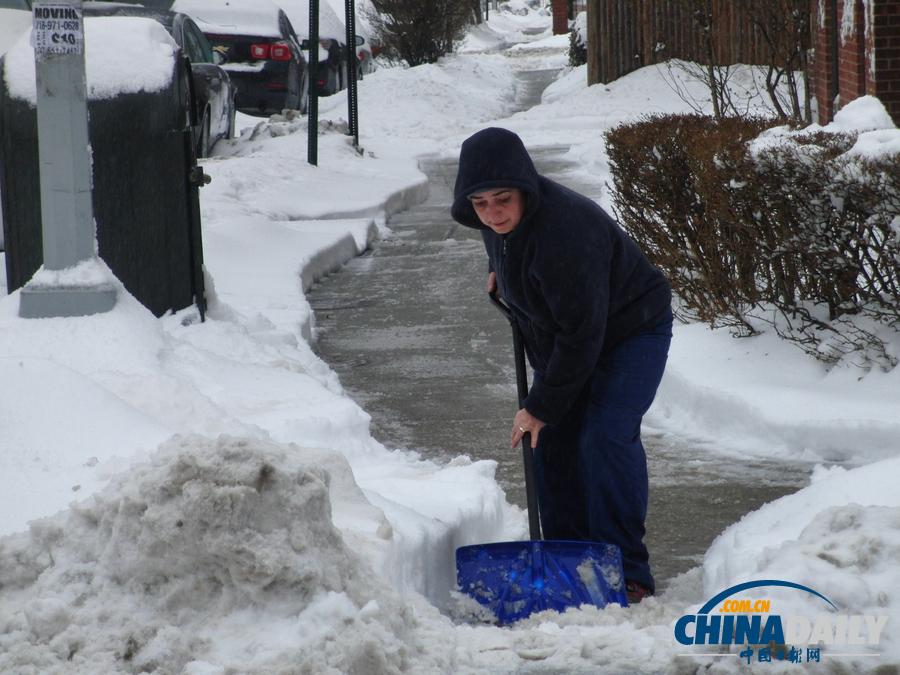 美国东部又遭暴风雪袭击 50万户居民及商户断电(组图)