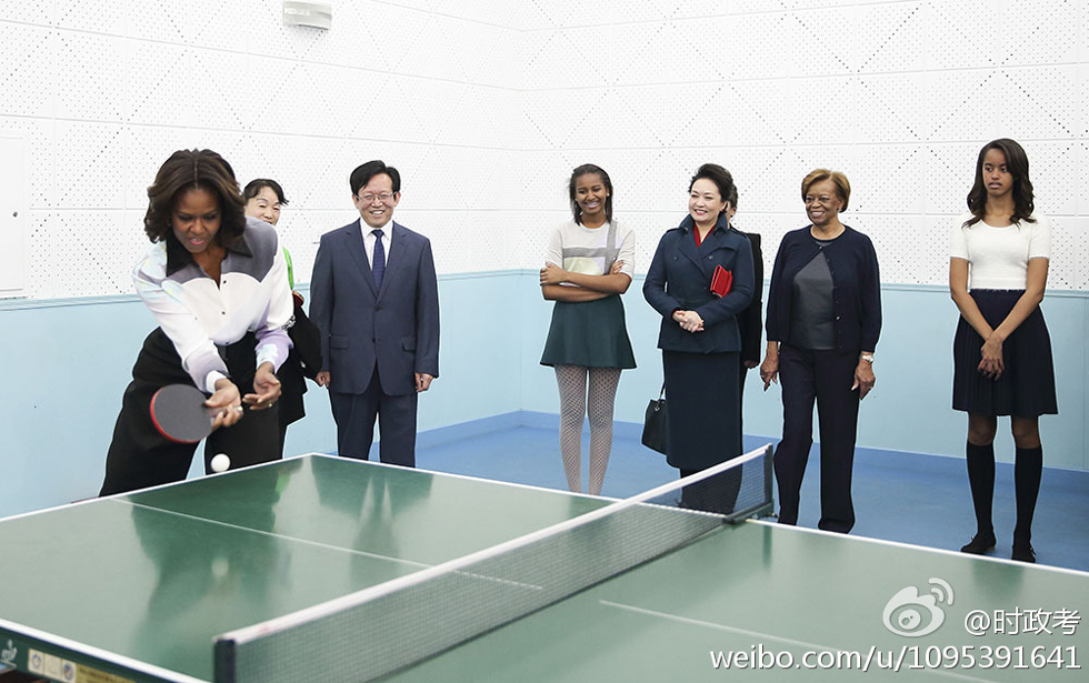 彭丽媛陪同米歇尔参观故宫