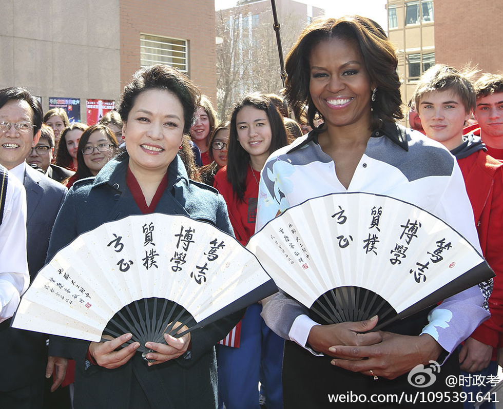 彭丽媛陪同米歇尔参观故宫
